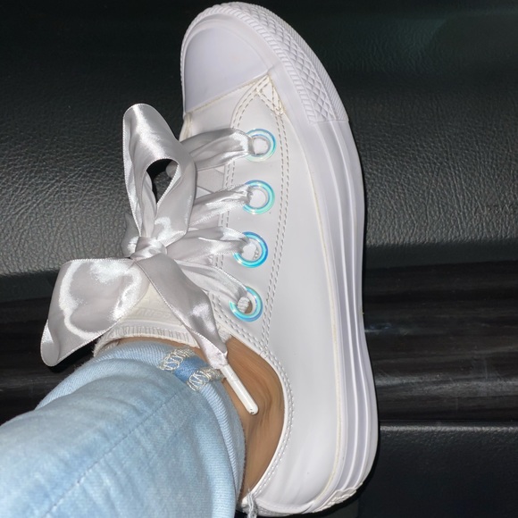 White CONVERSE with iridescent details. - Picture 8 of 8